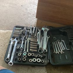 Craftsman 141 piece mechanics tool set sockets and wrenches etc.