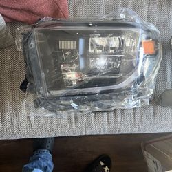 OEM 2018 2019 2020 2021 TOYOTA TUNDRA FULL LED HEADLIGHT LEFT Driver side LH  W1