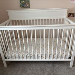 Standard White Crib/Mattress