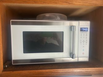 Sm white microwave