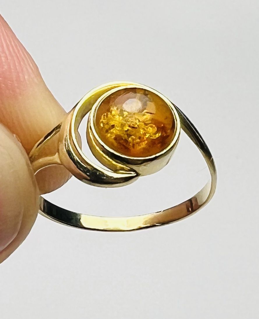 18k Gold Ring with Amber stone size 6,5