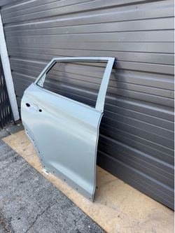 HYUNDAI TUCSON ORIGINAL NEW RIGHT REAR DOOR SHELL 2016-2021