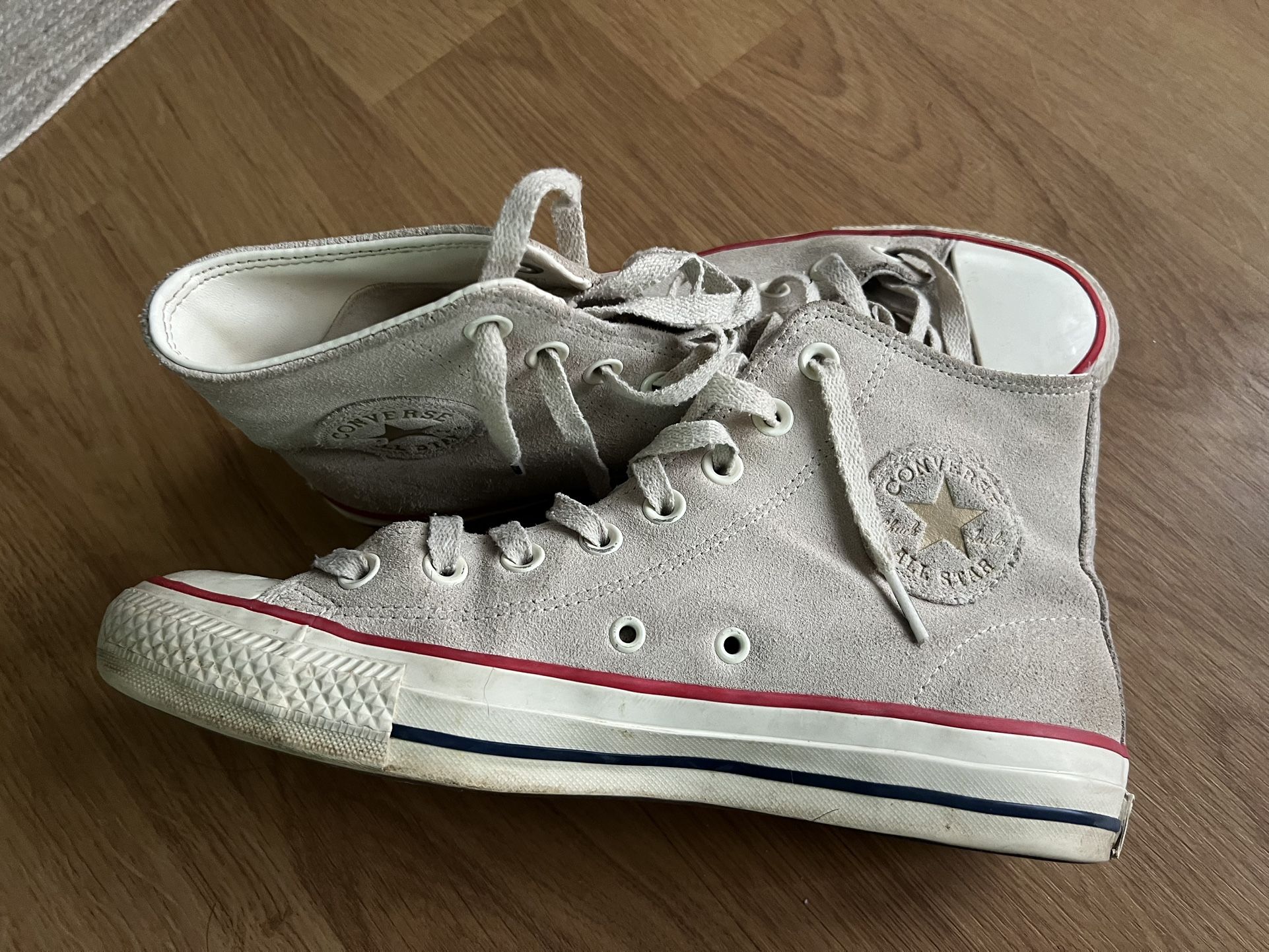 Converse - Beige High Tops Platform 