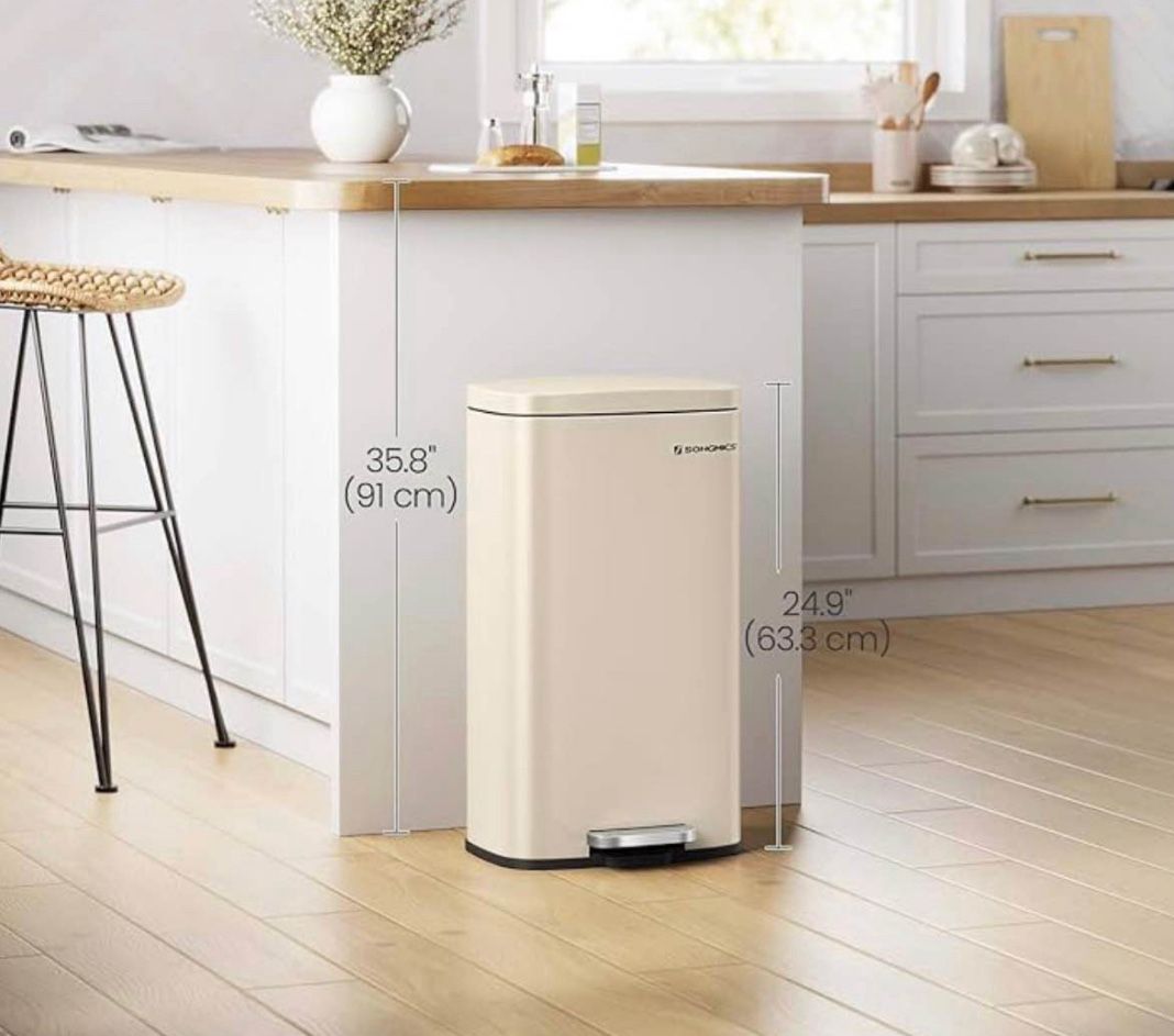Trash Can with Lid, 8 Gallon Garbage Can, Stainless Steel Small Waste Bin with Step Pedal and Inner Bucket, Soft Close, Kitchen, Sand Beig