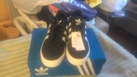 Addidas  Size 10 Mens  CAMPUS