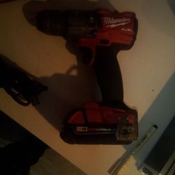 Milwaukee Hammer drill 1/2" With 1.5amphr And 5.0amphr Battery And Dual Charger