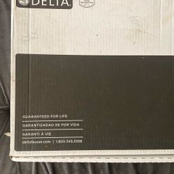 Delta Trinsic Pro Single Handle Pull- Down Kitchen Faucet 