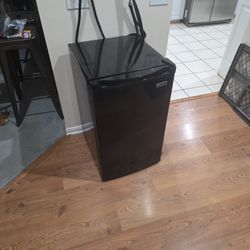 Magic Chef Mini Fridge