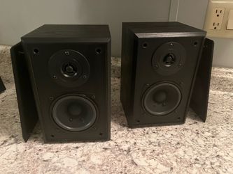 Advent AV5 Bookshelf speakers and Center