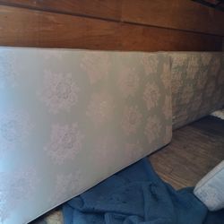 Twin Size Mattress & Box Springs Set for sale 🛏️

