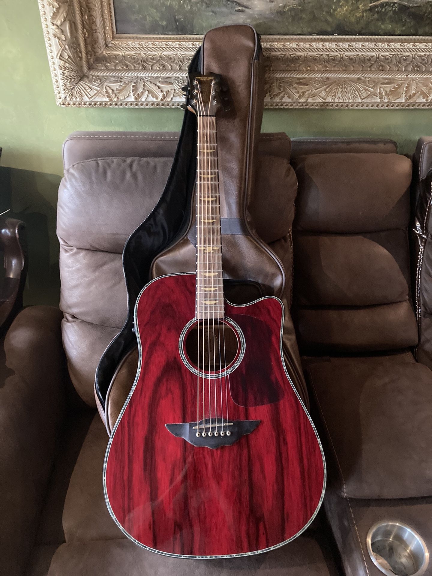 Keith Urban Acoustic Guitar Wood Wooden red Maroon Country Artist Band Banda Mariachi