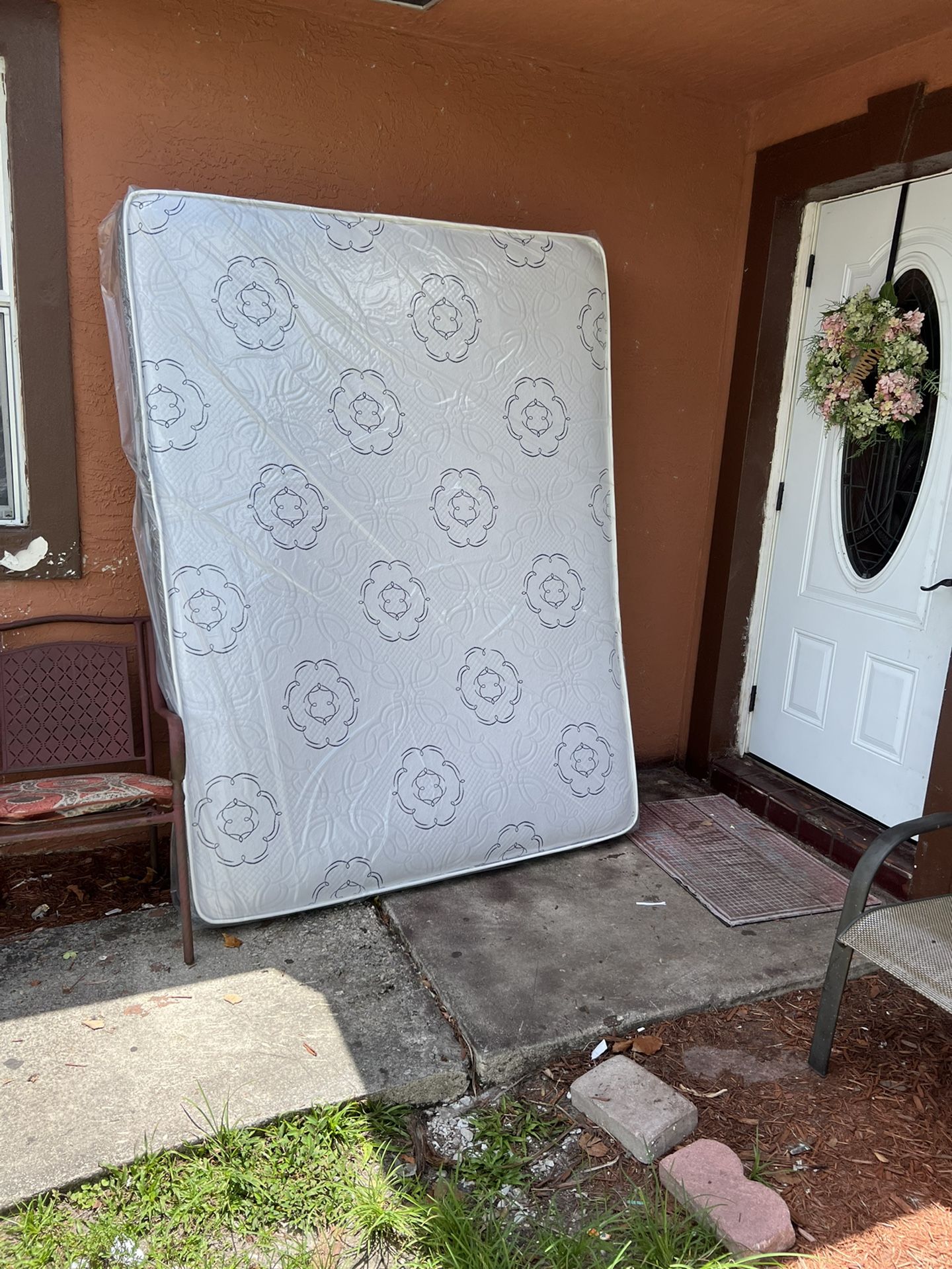 Mattresses: twin full  queen regular  Colchon Nuevo Colchones plush or pillow top available cama bed mattress