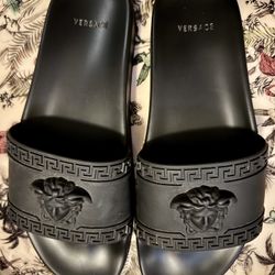 Men’s Versace Slides. Like new. 