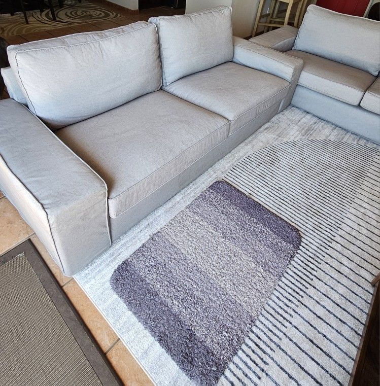 LIGHT GREY SECTIONAL LIVING ROOM SET.....$ 500