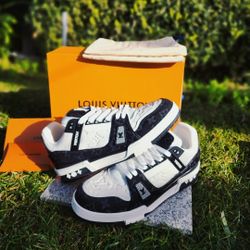 Lv Trainers