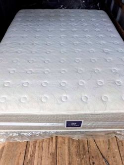 Serta Perfect Day queen size plush mattress and box springs