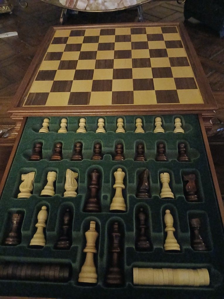 Wooden Chess Board And Wooden Chess Pieces