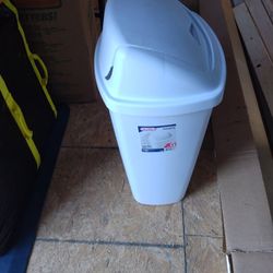 13 Gallon Trash Can