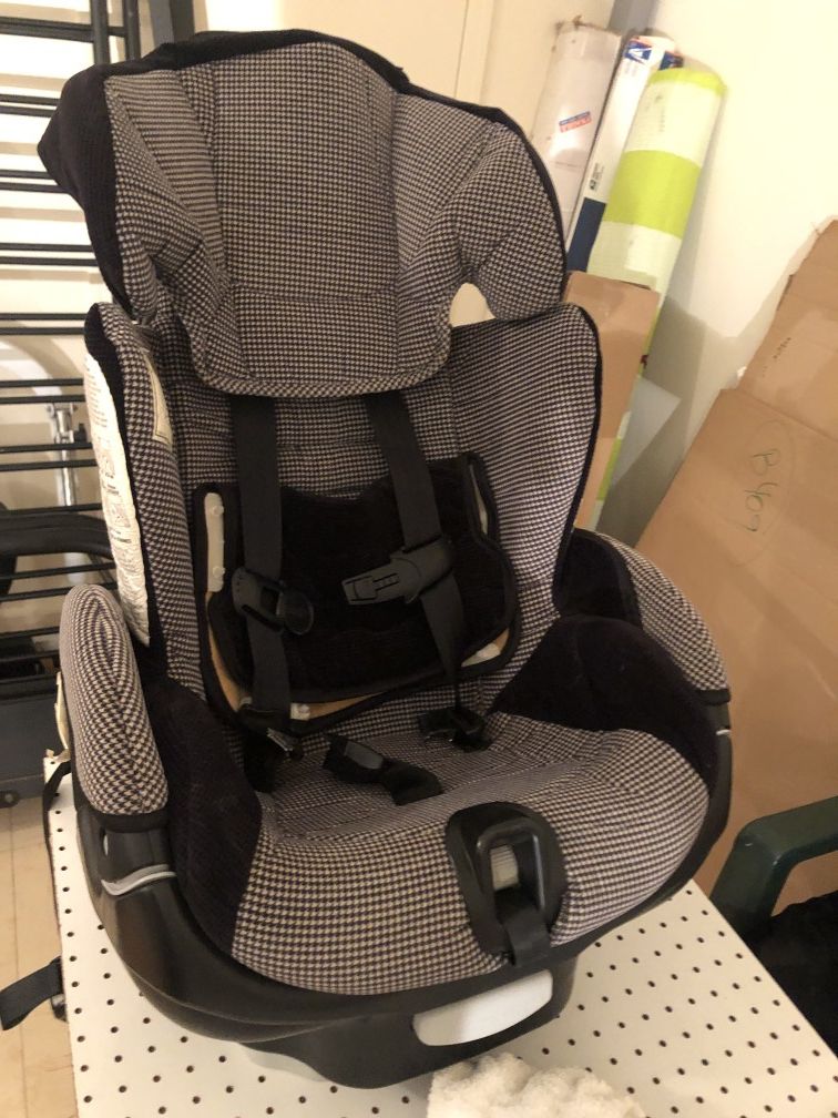 Saftety 1st-Convertible car seat