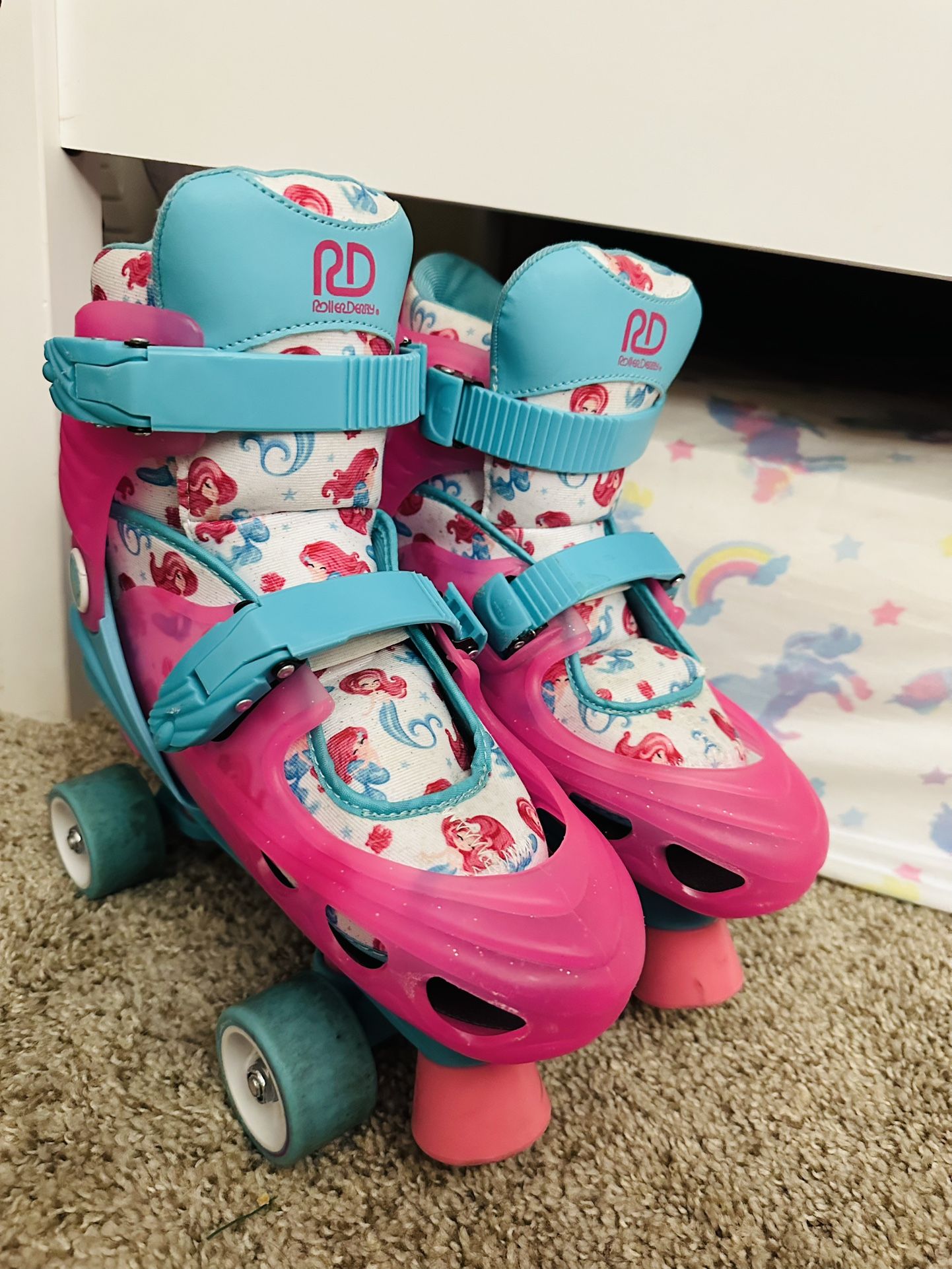Beautiful Girls Mermaid Roller Derby Pink Roller Skates Size Medium