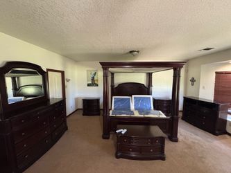 ! MOVING SALE! Luxury Solid Wood 6-Piece King Bedroom Set !