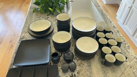 Noritake Colorwave Dish Set