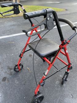 Drive 🚶‍♀️ Rollator Walker W/ Seat & Brakes - Barely Used