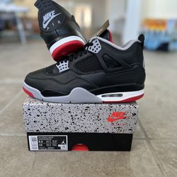 (size 8.5) Nike Air Jordan 4 BRED