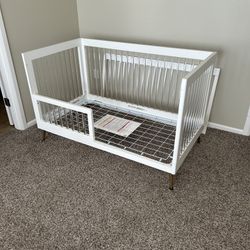 Like New Baby Crib Cobertable