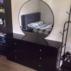 Dresser With 6 Drawers And Mirror 