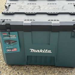 Makita Maktrak 31.57 in. Tool Box Teal