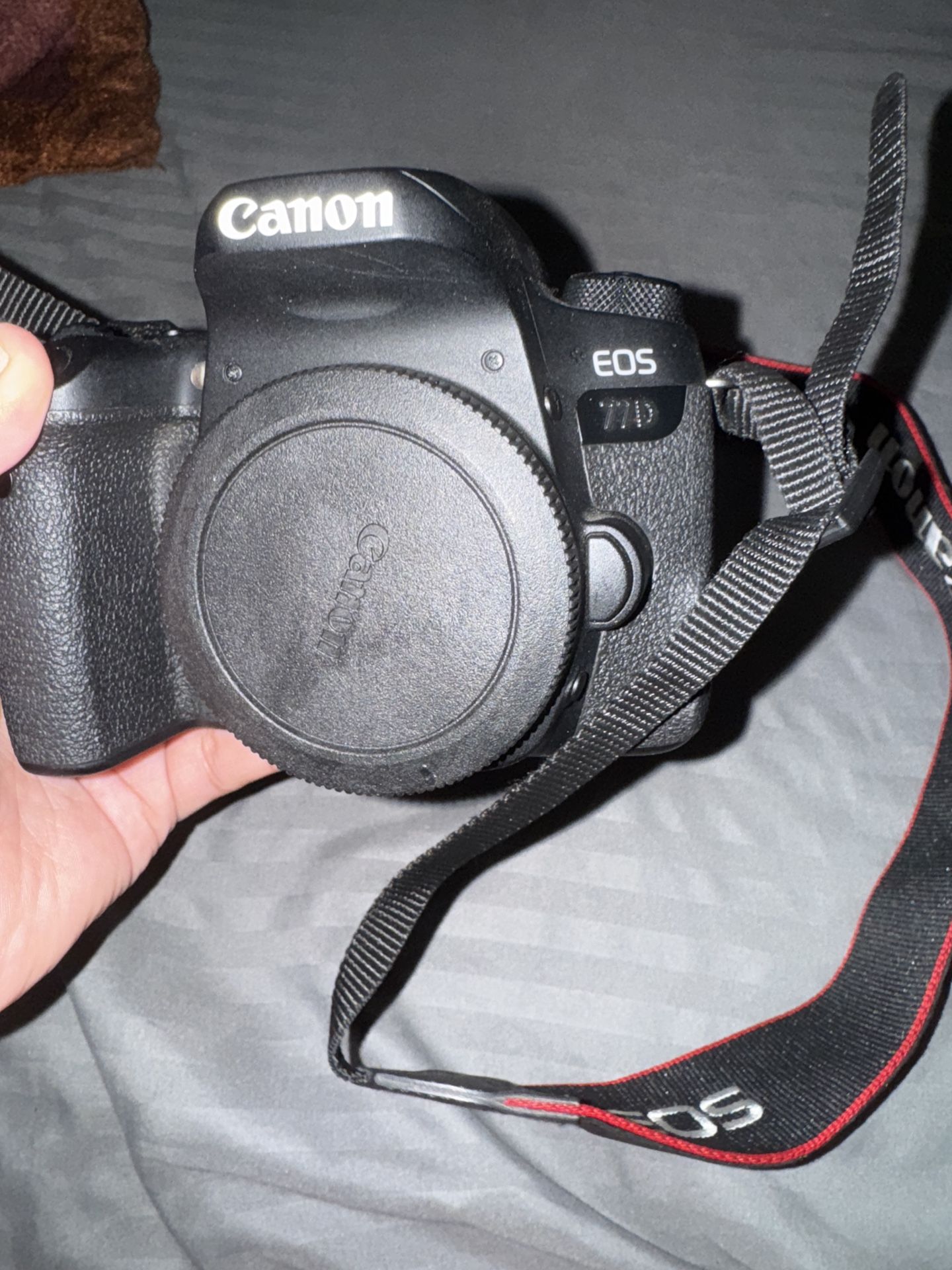 Canon 77D (Body Only)