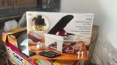 MIU Vegetable Chopper and Slicer 11-Piece