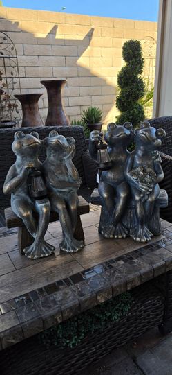 Large frogs decor set