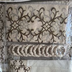 Embroidered 18 Ps Bath Set in a bag 