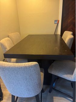 Table with 6 chairs