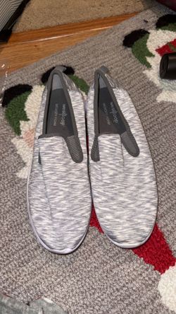 Women’s memory foam shoes size 9-10