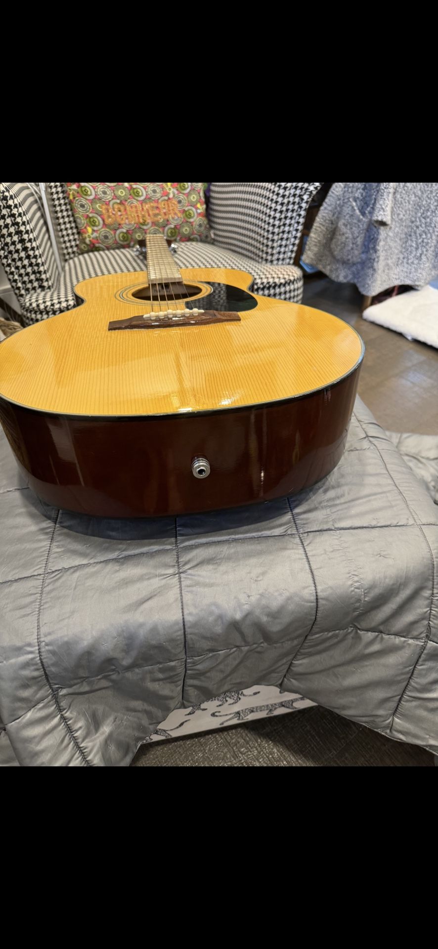 Takamine Guitar Acoustic / Electric