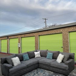 Cindy Crawford Oversized Gray Sectional – Super Comfortable – Excellent Condition