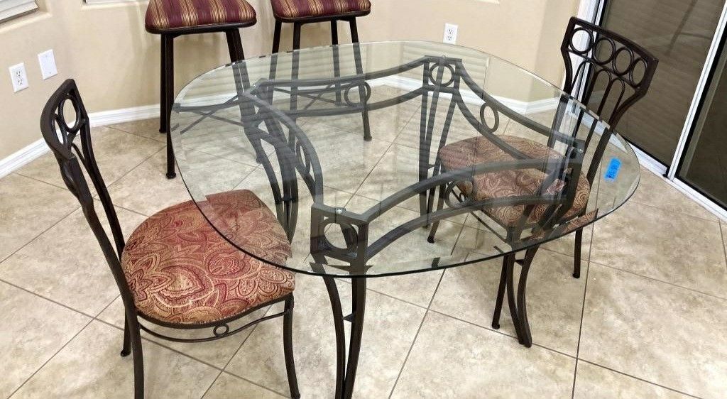 Glasstop dining room table