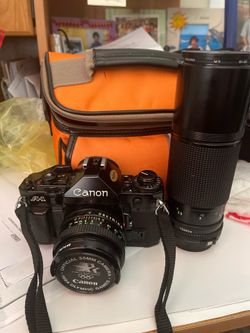Canon A-1 w/ Canon 100-200mm f/5.6 lens (LIKE NEW)