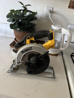 Dewalt 20v Skilsaw 6 1/2 Tools Only No Bateria $80 Firme Precio