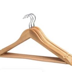 PACKAGE WITH + 60 WOOD HANGERS 