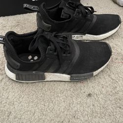 black adidas NMD