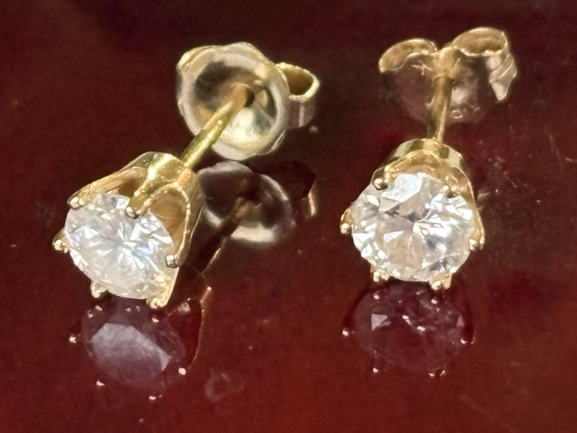 14 Kt Yellow Gold .78 TCW Earth Mined Diamond Stud Earrings