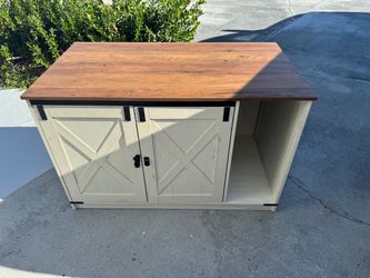 Cat litter cabinet