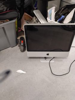 Apple Desktop Computer With Apple Mouse N Keyboard