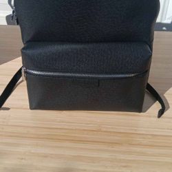 Louis Vuitton Taiga Discovery Backpack Noir