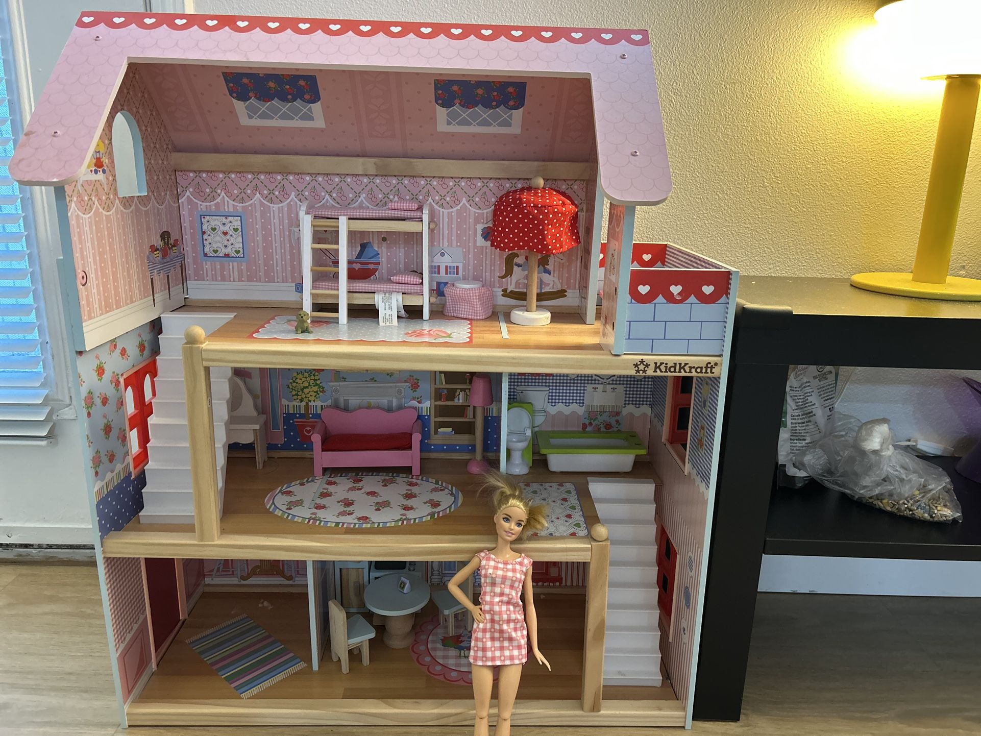 Doll House (included Barbie)
