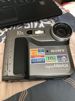 Sony Digital Mavica camara with battery charger